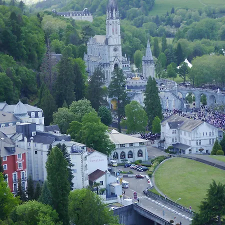 Ξενοδοχείο Sainte-rose 3*